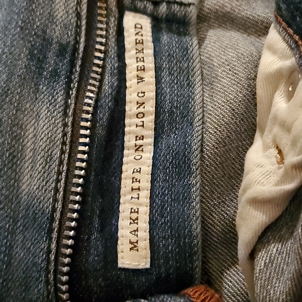 Tommy Bahama Classic Fit Men's Denim Jeans - Size 32W X 30L - Picture 9 of 14